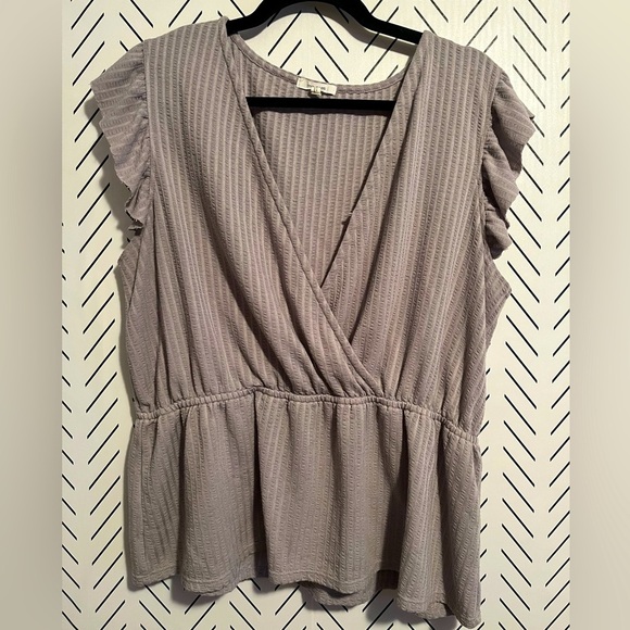 Maurices Gray Peplum Flutter Sleeve Top - Picture 1 of 9